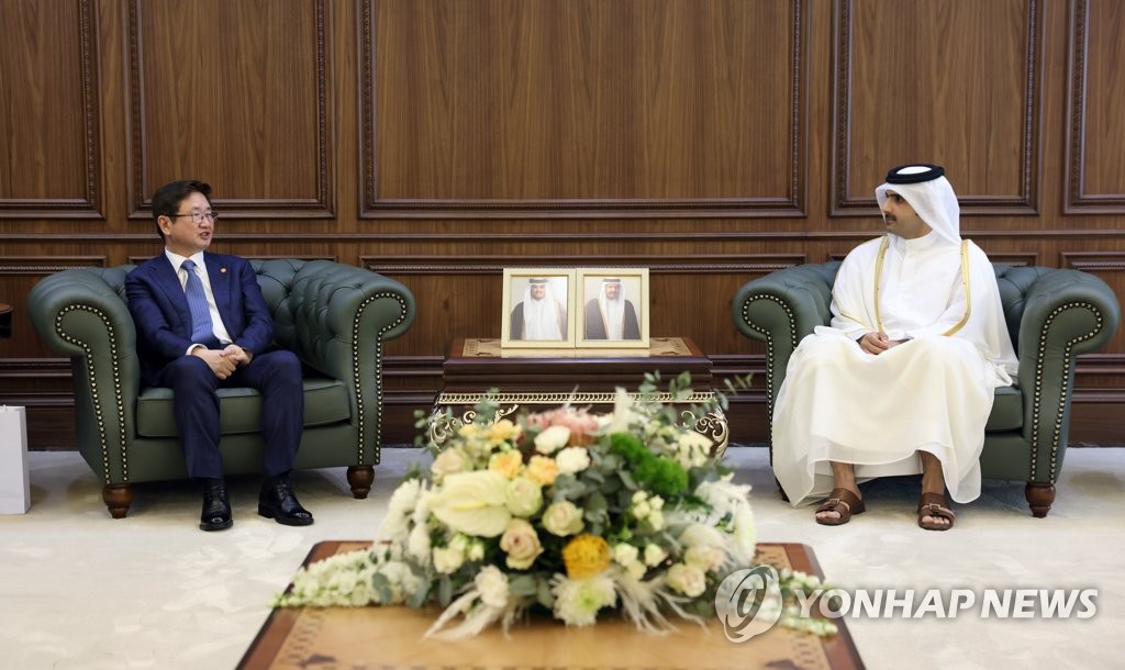 وزير الثقافة الكوري الجنوبي يجري اجتماعا مع نظيره القطري في الدوحة