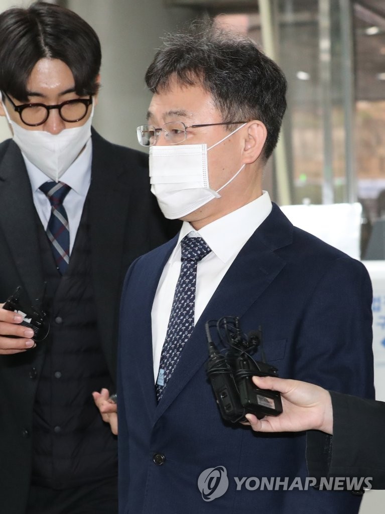 김만배, 석방 뒤 대장동 재판 첫 출석