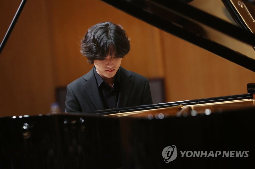 El pianista prodigio Lim Yun-chan lanza el álbum en vivo 'Beethoven, Isangyun, Barber'
