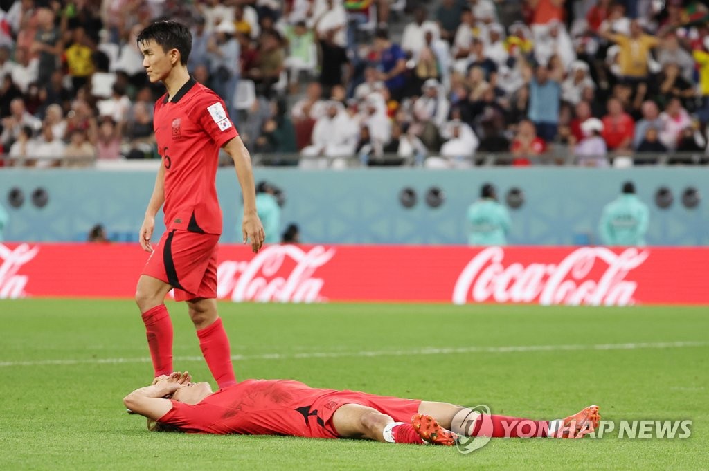 (3rd LD) (World Cup) S. Korea fall to Ghana 3-2 for 1st loss in Group H