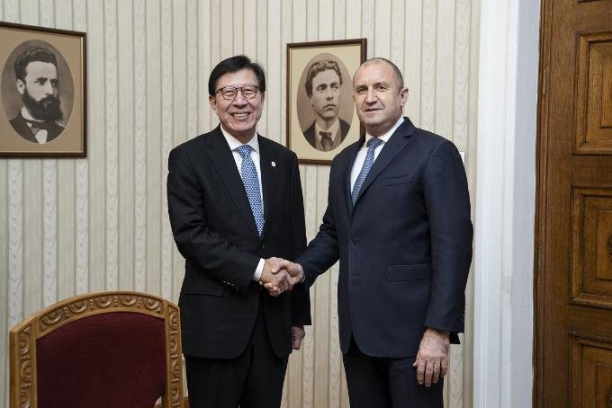 El enviado especial surcoreano se reúne con el presidente búlgaro