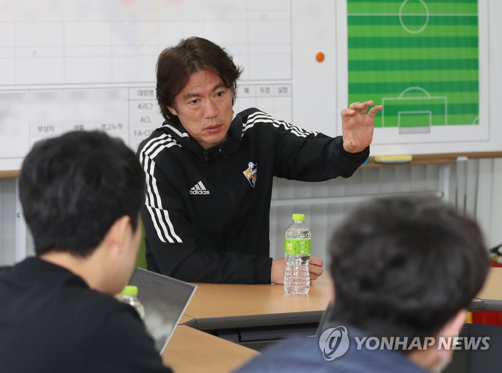 Ulsan Hyundai FC head coach Hong Myung-bo speaks during a press conference at his team's clubhouse in Ulsan, 310 kilometers southeast of Seoul, on Jan. 11, 2023. (Yonhap)