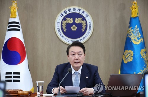 Le président Yoon Suk Yeol dirige une réunion du cabinet le mercredi 25 janvier 2023 au bureau présidentiel à Yongsan, dans le centre de Séoul.
