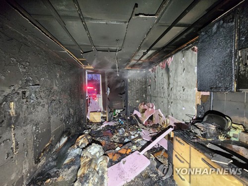 천안 성환읍 아파트 1층서 화재…주민 47명 대피