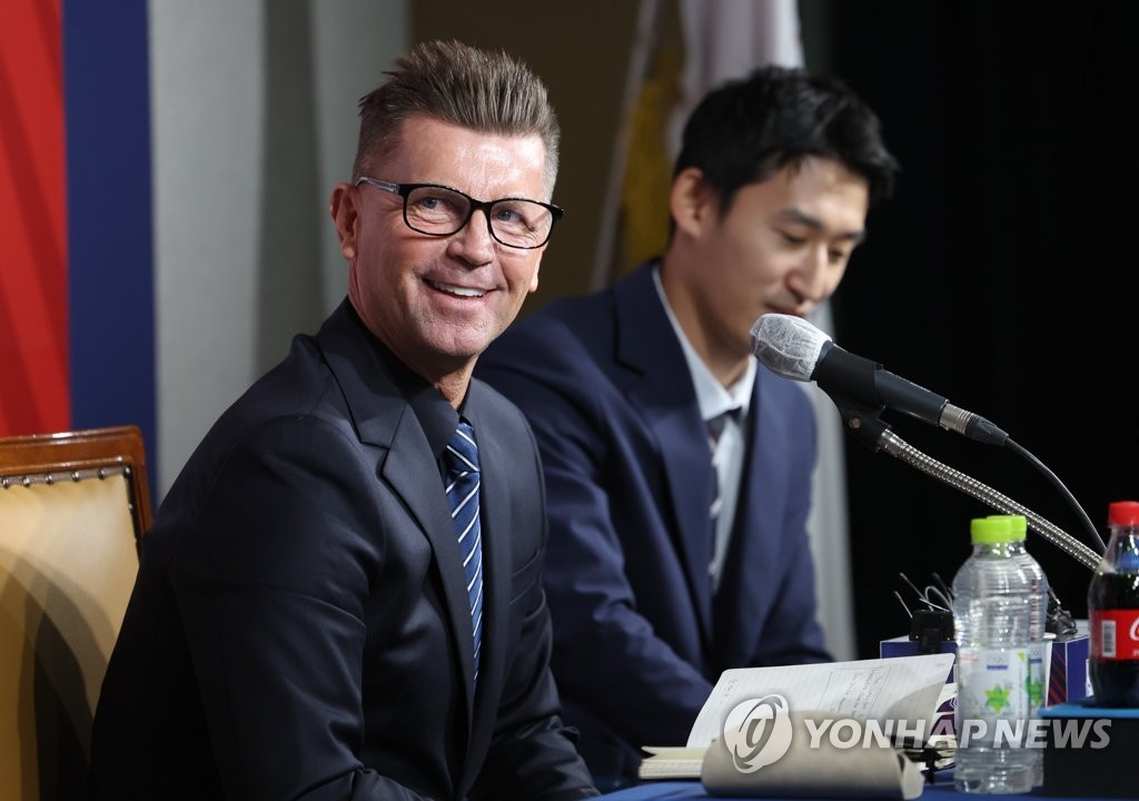 Colin Bell (L), head coach of the South Korean women's national football team, listens to a question at a press conference at the Korea Football Association House in Seoul on Jan. 26, 2023. (Yonhap)
