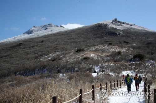 El monte Mudeung cubierto de nieve