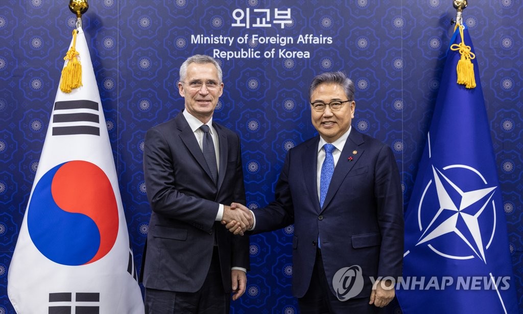 North Atlantic Treaty Organization Secretary General Jens Stoltenberg (L) and South Korean Foreign Minister Park Jin shake hands at the ministry in Seoul on Jan. 29, 2023. (Yonhap)