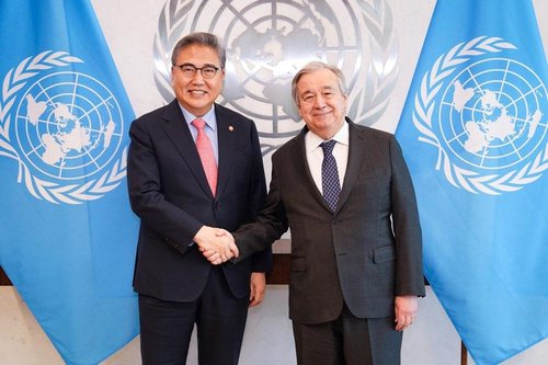 El canciller surcoreano con el secretario general de la ONU