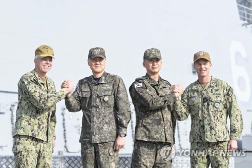 Navy commanders of S. Korea, U.S. meet