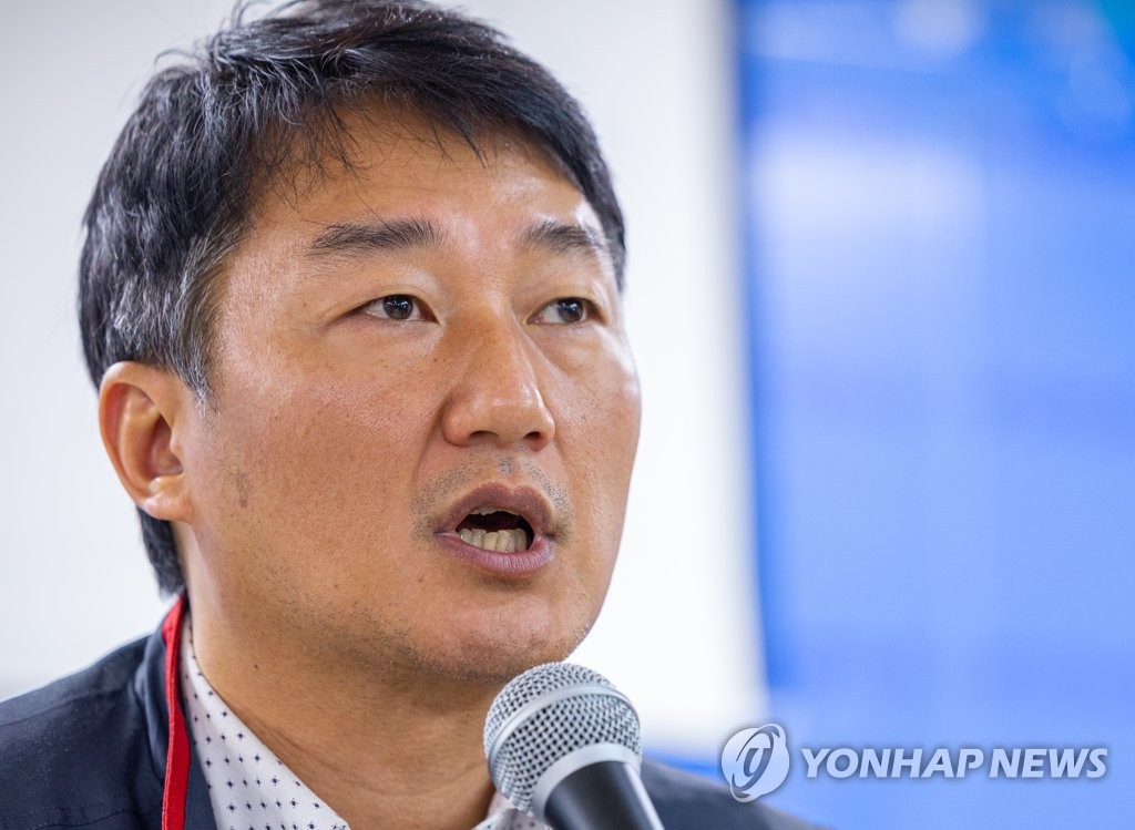 Umbrella union chief vows all-out fight against Yoon's labor reform push