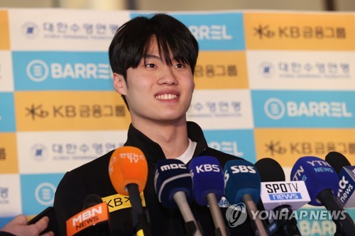 Swimming sensation Hwang Sun-woo chasing historic relay gold at Asian Games
