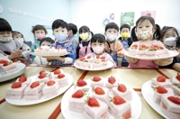 어린이집도 '일상회복'…발열검사 의무 폐지·식사가림막 자율로