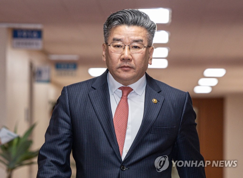 국무회의 입장하는 유병호 감사원 사무총장