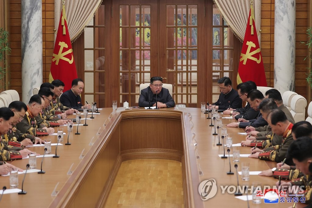 Le leader nord-coréen Kim Jong-un dirige la 5e réunion étendue du 8e Comité militaire central du Parti du du travail de la Corée du Nord, selon un rapport publié le dimanche 12 mars 2023 par l'Agence centrale de presse nord-coréenne (KCNA) qui n'a pas précisé la date de sa tenue. La KCNA a fait savoir que le comité a décidé de mesures offensives pour dissuader la guerre durant cette réunion. (Utilisation en Corée du Sud uniquement et redistribution interdite)