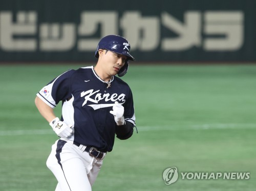 Kim Ha-seong of South Korea rounds the bases after hitting a grand slam against China during the top of the fifth inning of a Pool B game at the World Baseball Classic at Tokyo Dome in Tokyo on March 13, 2023. (Yonhap)