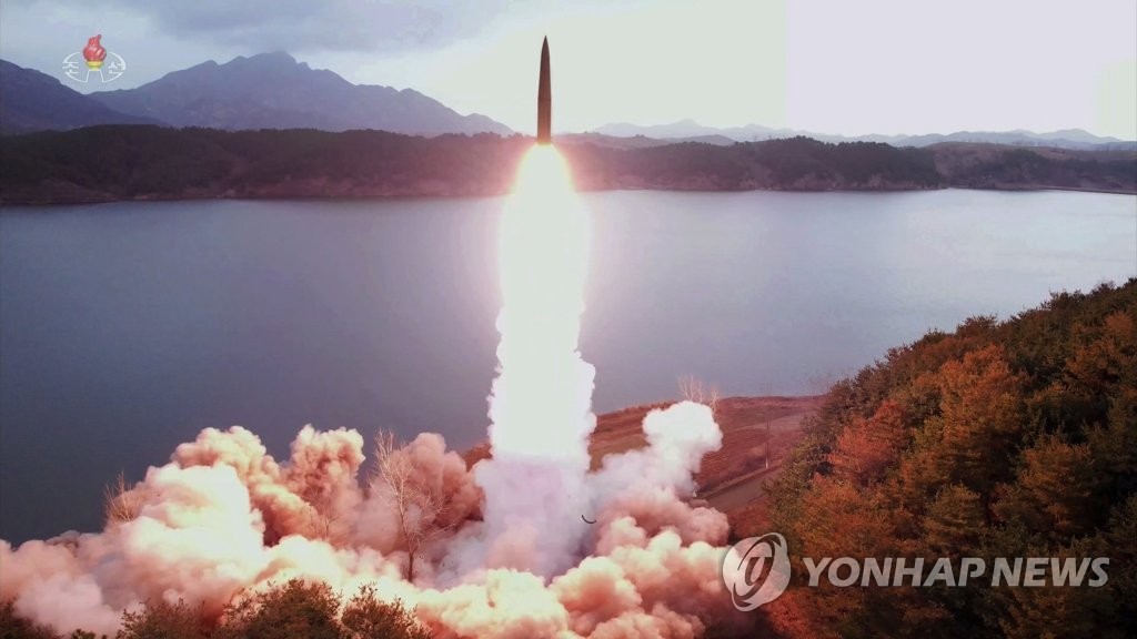 14일 북한의 미사일 발사 모습