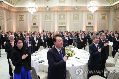 尹大統領　韓中日３カ国首脳会談再開へ改めて意欲＝「平和へ努力」