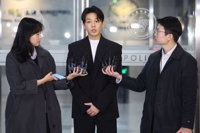 (LEAD) Actor Yoo Ah-in questioned over alleged drug use