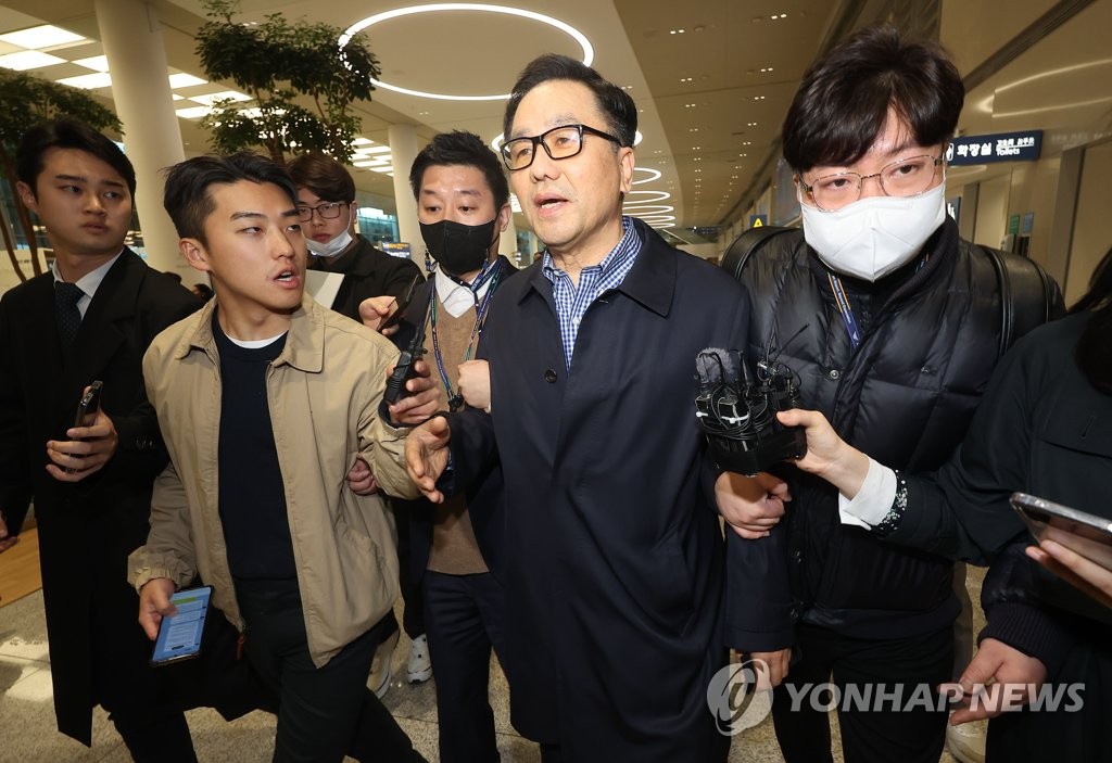 '계엄령 문건 의혹' 조현천 전 기무사령관 입국