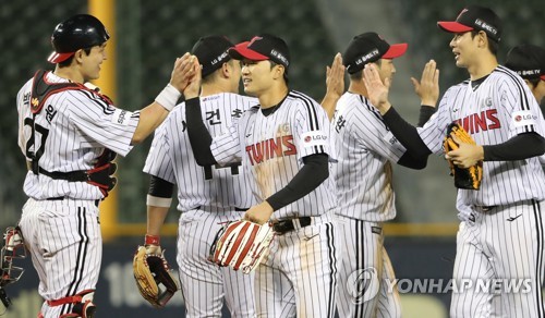 LEAD) LG Twins sign free agent outfielder Park Hae-min