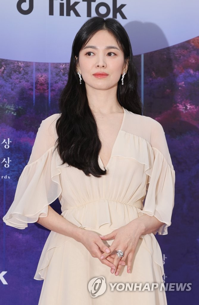Actress Song Hye-kyo poses for a photo on the red carpet of the 59th Baeksang Arts Awards ceremony in Incheon, 27 kilometers west of Seoul, on April 28, 2023. (Yonhap)