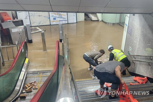 폭우에 광주지하철 공항역 무정차통과…광주·전남 피해 속출