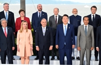 G7峰会“全家福”