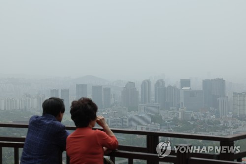 미세먼지 덮인 서울