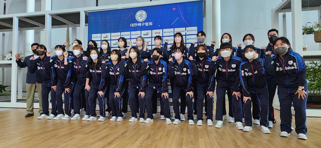 VNL 출전을 위해 튀르키예로 출국하는 한국 여자배구대표팀