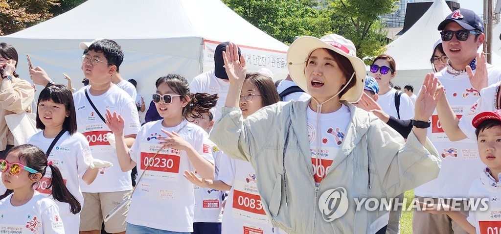 2023 국제어린이마라톤 참가한 세이브더칠드런 홍보대사 박경림