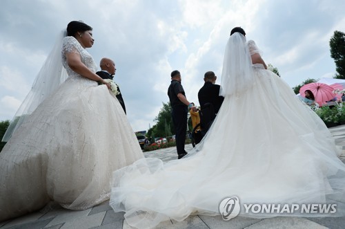 50대 이하 부부 과반이 맞벌이…전체 맞벌이가구 비중 역대 최대