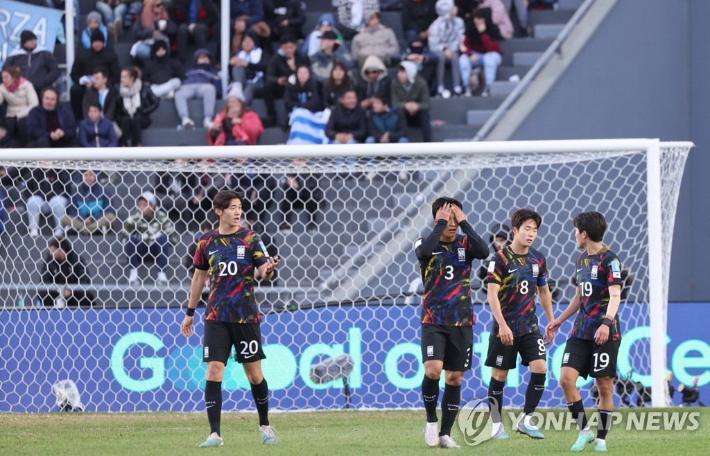 South Korean players react to a goal by Omer Senior of Israel during the teams' third-place match at the FIFA U-20 World Cup at La Plata Stadium in La Plata, Argentina, on June 11, 2023. (Yonhap)