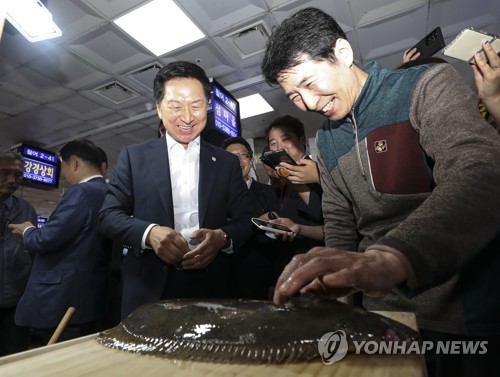 與 "민주, 후쿠시마 거짓선동으로 불안 부추겨…대국민 쇼당"
