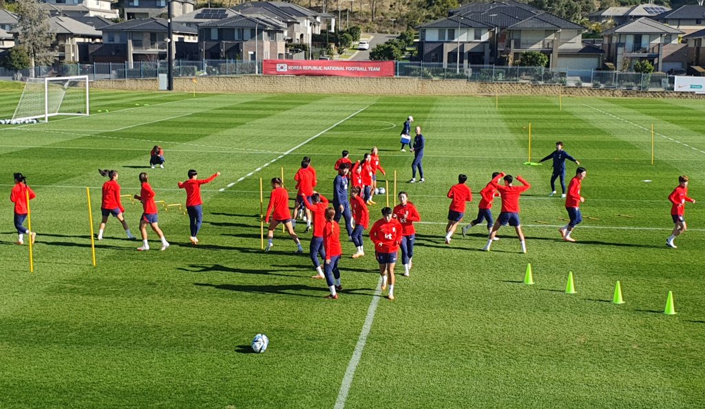 한국 여자축구대표팀 시드니 첫 적응훈련 실시