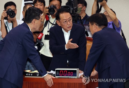 법사위, 내일 하천법 처리…도로침수법은 더 논의