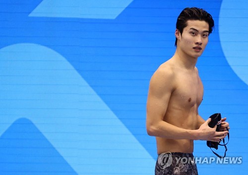 فوز السباح «هوانغ سون-وو» بالميدالية البرونزية في سباق 200 متر للسباحة للحرة في بطولة العالم
