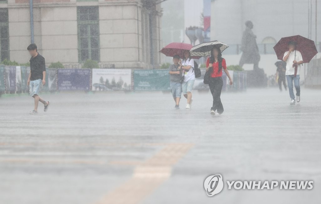 突然の雨に 聯合ニュース