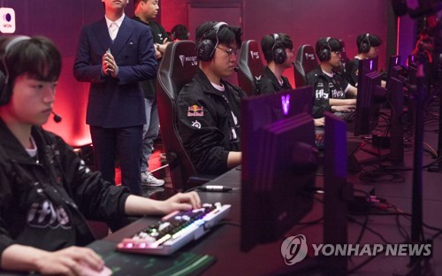T1, '통신사 라이벌' KT 또다시 격파…LCK 서머 결승 진출