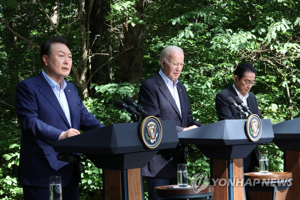 S. Korea expected to push to host next trilateral summit with U.S., Japan next year