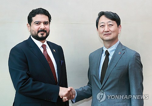 وزير التجارة الكوري الجنوبي يلتقي بوزير تجارة سلطنة عمان