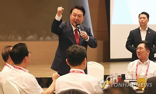 Yoon slams preceding gov't during ruling party workshop