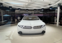 BMW, 아우토반서 운전대 놓고 달린다
