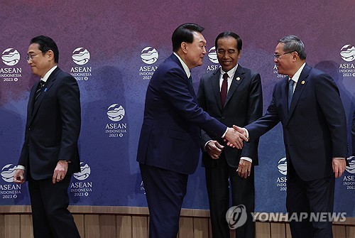 대통령실 "尹대통령·中 리창 총리 내일 회담할지 논의 중"