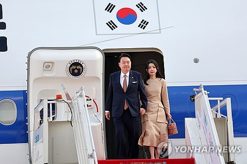 Yoon llega a la India para asistir a la cumbre del G-20