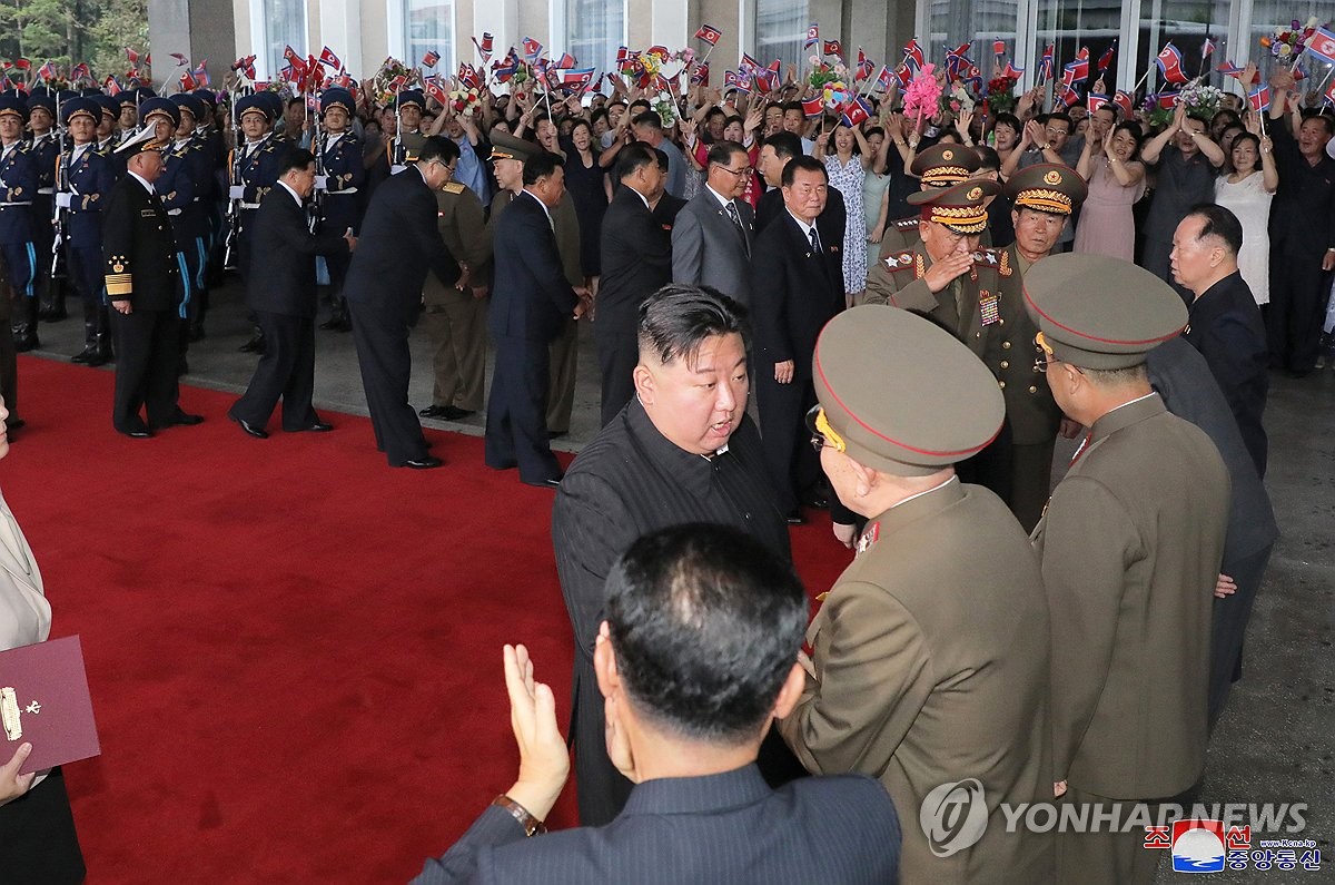 ロシアに赴く金正恩氏