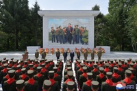 평양 한복판에도 '김정은 모자이크 벽화' 등장…우상화 박차(종합)