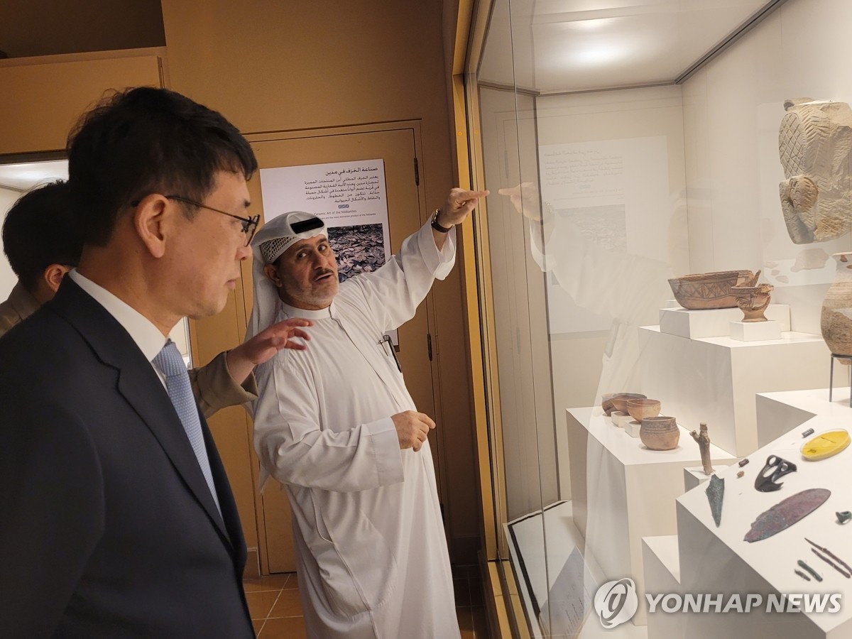 رئيس إدارة التراث الثقافي يزور المتحف الوطني السعودي