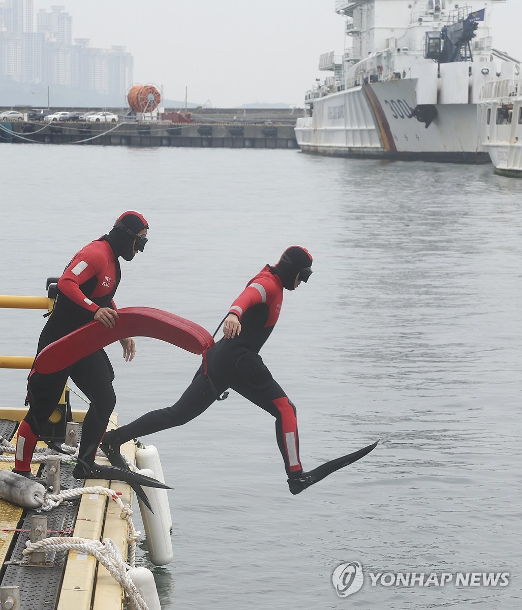 Coast Guard holds rescuer competition
