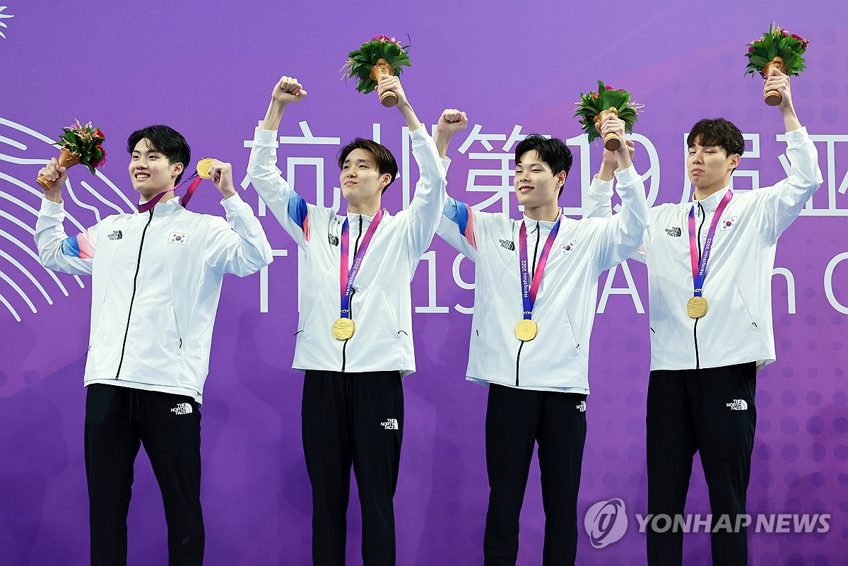 한국, 남자 계영 800ｍ 아시아신기록…단체전 사상 첫 금 