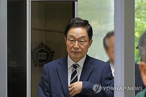 뇌물 혐의 경북교육감 "별도 사건 압수품으로 수사해 위법"